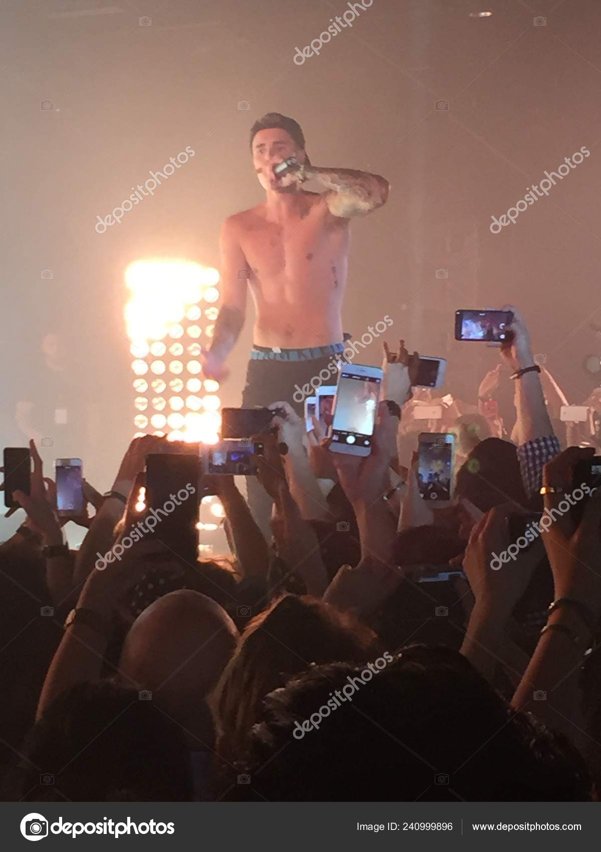 Canadian Singer Justin Bieber Performs Concert Calvin Klein Jeans Music —  Stock Editorial Photo © IC Photo #240999896, image size:1200x1700