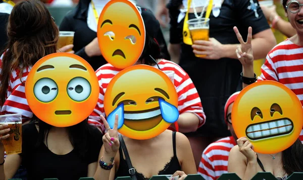 Emoji Maskeleri Saati Bir Rugby Hayranları Hong Kong Yedi 2015 — Stok fotoğraf