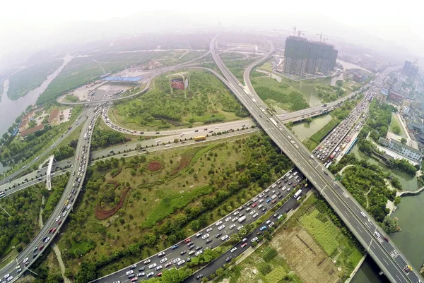 Vista Aérea Masas Vehículos Durante Atasco Tráfico Una Autopista Durante — Foto de Stock