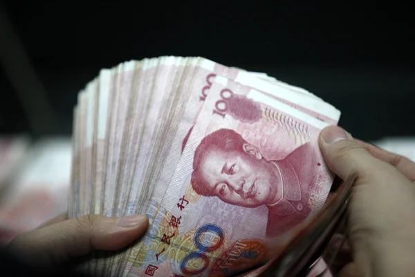 Funcionário Chinês Conta Notas Rmb Renminbi Yuan Uma Filial Icbc — Fotografia de Stock