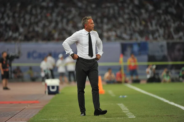 Hoofdcoach Sinisa Mihajlovic Van Milan Horloges Zijn Spelers Concurreren Tegen — Stockfoto