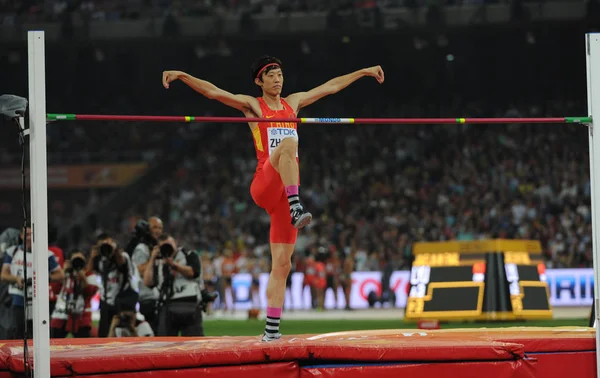 중국의 Guowei 높이뛰기는 베이징 2015 선수권 경기장 일컬어 베이징 2015 — 스톡 사진