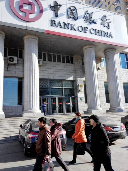 Gyalogosok Járni Elmúlt Egy Ága Bank China Boc Qiqihar City — Stock Fotó