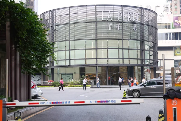 Vista Del Centro Comercial Perle Donde Cerró Una Tienda Louis — Foto de Stock