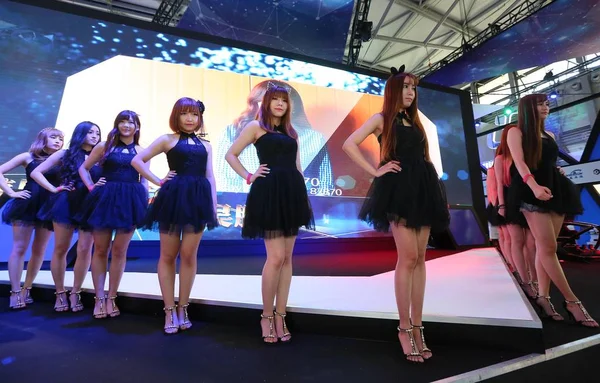 Showgirls Pose 13Th China Digital Entertainment Expo Also Known Chinajoy — Stock Photo, Image