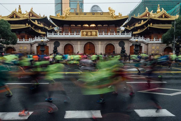 Uczestnicy Konkurują Maratonie International 2015 Shanghai Szanghaj China Listopada 2015 — Zdjęcie stockowe