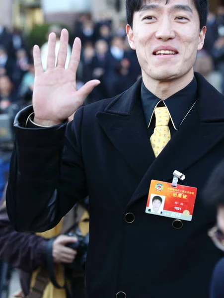 Der Chinesische Star Hürdensprinter Liu Xiang Winkt Als Die Große — Stockfoto