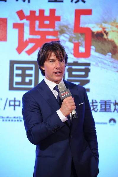 Amerykański Aktor Tom Cruise Mówi Podczas Spotkanie Fan Jego Filmu — Zdjęcie stockowe