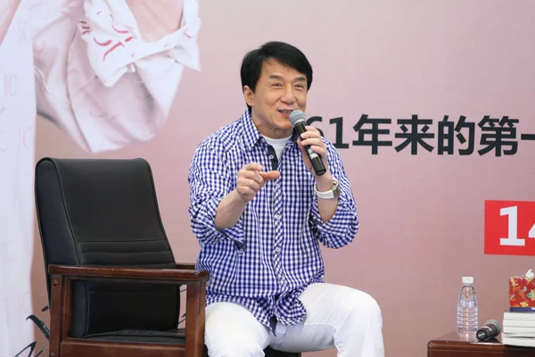 Estrela Kungfu Hong Kong Jackie Chan Fala Durante Uma Conferência — Fotografia de Stock