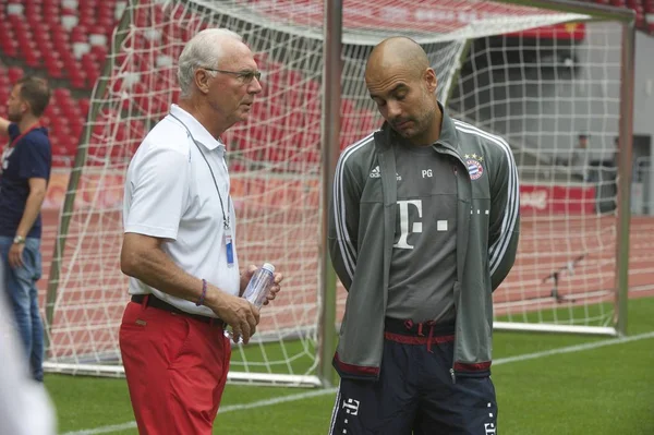 Trener Pep Guardiola Bayern Monachium Prawo Niemiecki Trener Franz Beckenbauer — Zdjęcie stockowe