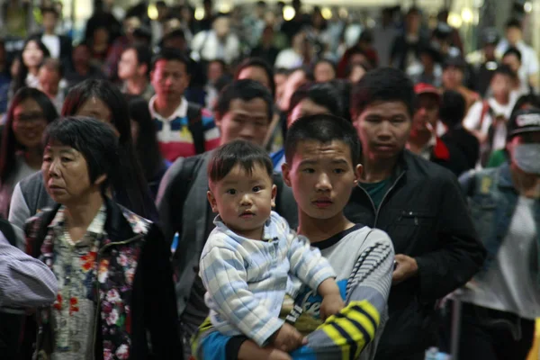 Пассажиры Возвращающиеся Национального Праздника Толпа Проход Железнодорожном Вокзале Ханчжоу Городе — стоковое фото