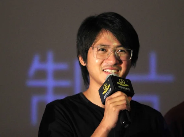 Fil Kinesiska Filmregissör Och Författare Han Han Ler Vid Presskonferens — Stockfoto