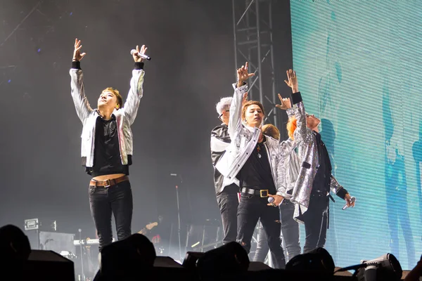 Miembros Del Grupo Chicos Surcoreanos Bigbang Tocan Durante Concierto Made — Foto de Stock