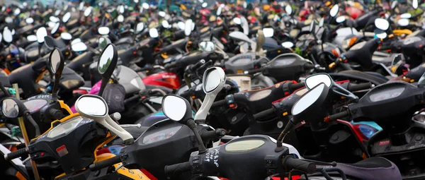 Конфискованные Мотоциклы Мотороллеры Электрические Велосипеды Выстроились Очередь Свалке Городе Ханчжоу — стоковое фото