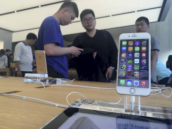 Apple Iphone Smartphones Van Egy Apple Store Hangzhou Város Kelet — Stock Fotó