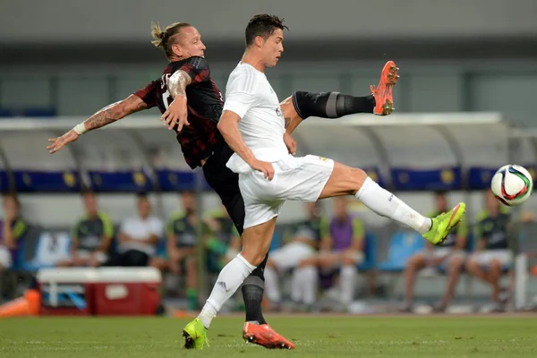 Cristiano Ronaldo Real Madrid Droite Défie Philippe Mexes Milan Lors — Photo
