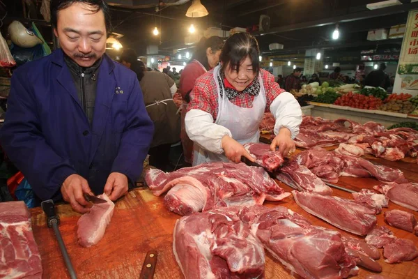 Fornecedores Chineses Vendem Carne Porco Mercado Livre Xangai China Abril — Fotografia de Stock