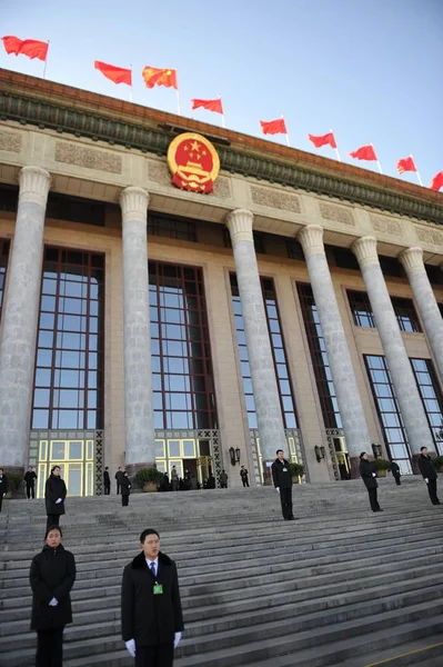 Guardias Seguridad Chinos Están Fuera Del Gran Salón Del Pueblo — Foto de Stock