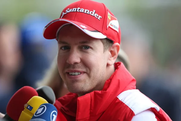 Pilote Allemand Sebastian Vettel Ferrari Est Interviewé Sur Circuit International — Photo
