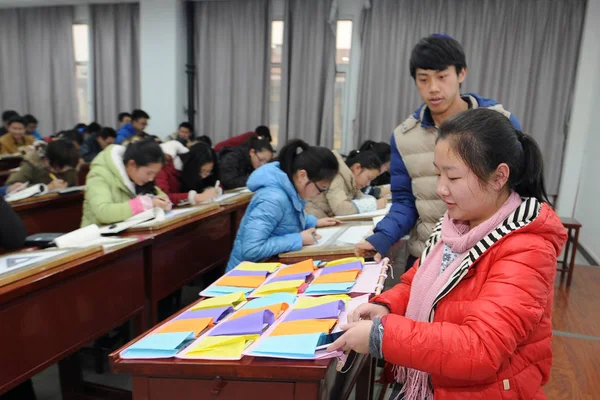 Students Put Smartphones Provided Storage Bag Front Class Cell Phone — стоковое фото