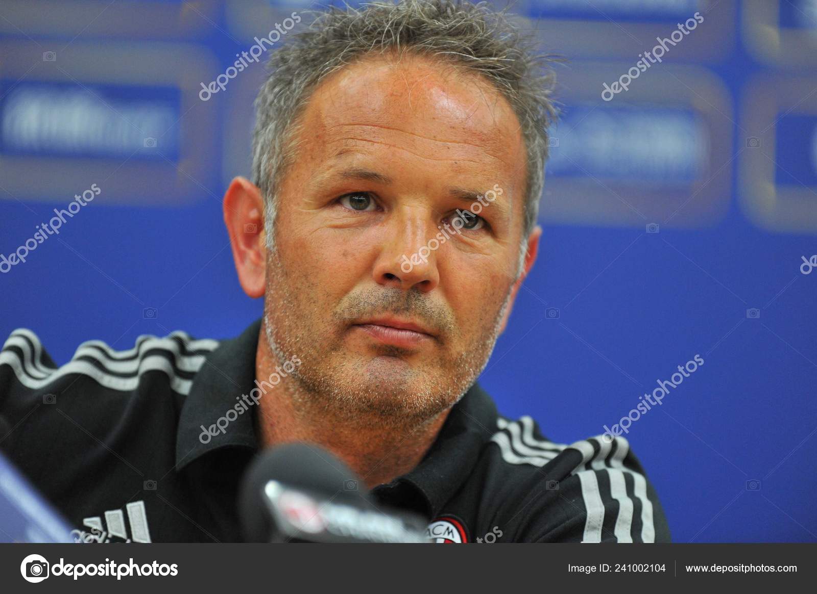 Cheftrainer Sinisa Mihajlovic Von Mailand Bei Der Pressekonferenz Zum Internationalen Redaktionelles Stockfoto C Chinaimages 241002104