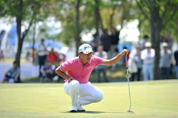 Ashun China Considera Putt Durante Ronda Final Del Torneo Golf —  Fotos de Stock