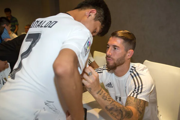 Sergio Ramos Real Madrid Direita Assina Autógrafo Para Evento Assinatura — Fotografia de Stock