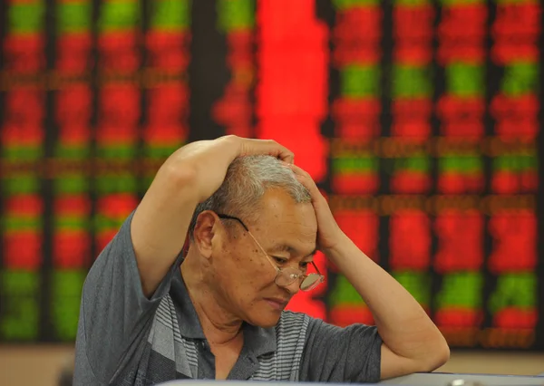 Chinese Investor Looks Worried Looks Prices Shares Red Price Rising — Stock Photo, Image