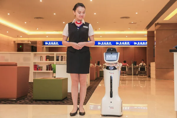 Jiaojiao Robot Humanoide Derecha Sirve Como Gerente Lobby Una Sucursal —  Fotos de Stock