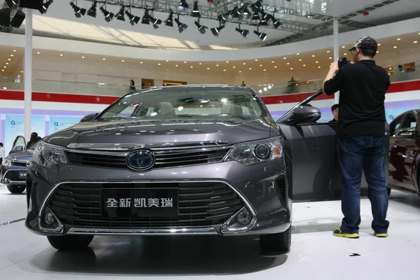 Een Nieuwe Toyota Camry Wordt Weergegeven Tijdens 12E China Guangzhou — Stockfoto