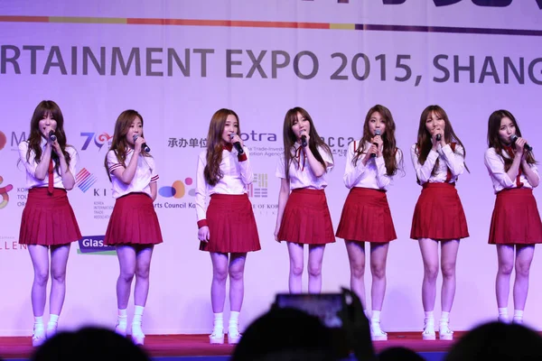Μέλη Της Ομάδας Της Νότιας Κορέας Κορίτσι Lovelyz Τραγουδούν Μια — Φωτογραφία Αρχείου