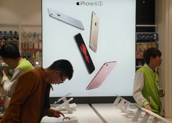 Fájl Egy Hirdetést Iphone Okostelefonok Látható Egy Apple Store Ban — Stock Fotó