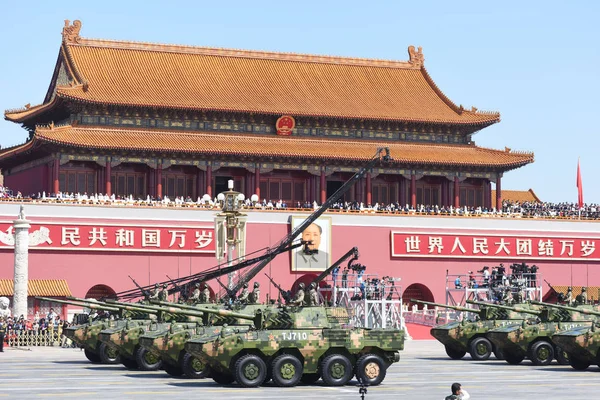 Piechoty Pojazdy Bojowe Marca Przeszłości Trybuny Tiananmen Podczas Parady Wojskowej — Zdjęcie stockowe
