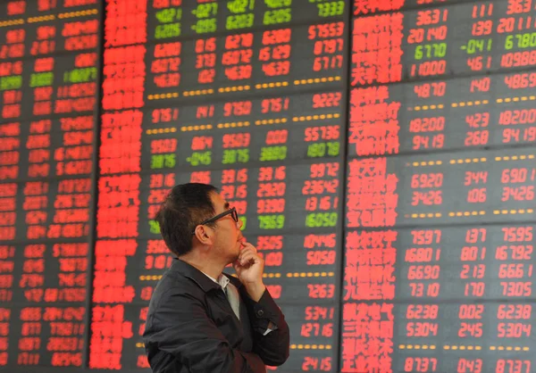 Investor Cina Melihat Harga Saham Merah Untuk Kenaikan Harga Dan — Stok Foto