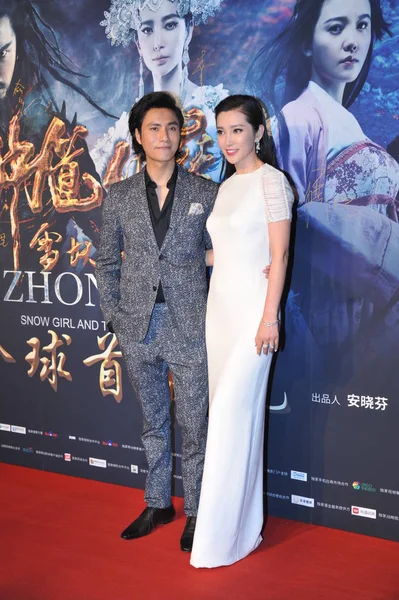 Atriz Chinesa Bingbing Direita Ator Chen Kun Posam Tapete Vermelho — Fotografia de Stock