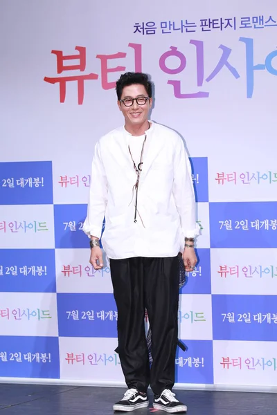 2015年6月4日 韩国演员金俊赫在韩国首尔为他的电影 美丽的内心 举行的新闻发布会上摆姿势 — 图库照片
