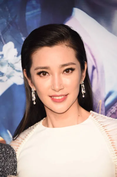 2015 日彼女の新しい映画 Zhongkui 雪少女とダーク クリスタル 中国北京でのプレミアのレッド カーペットに微笑みかける中国女優の李冰冰 — ストック写真