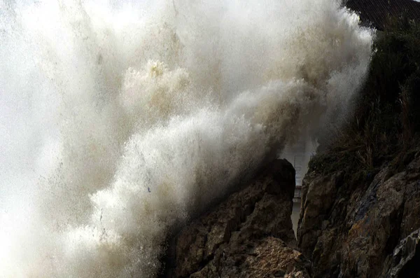 Massive Waves Caused Approaching Typhoon Chan Hom Hit Seacoast Wenling — Stock Photo, Image