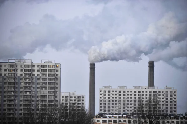 Dym Jest Odprowadzany Kominów Elektrowni Mieście Jilin Północno Wschodniej Chiny — Zdjęcie stockowe