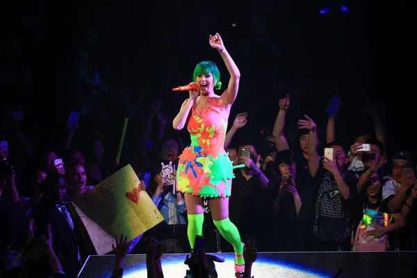 アメリカの歌手ケイティ ペリー実行彼女のプリズムで世界ツアー 21April の上海コンサートで 2015 — ストック写真