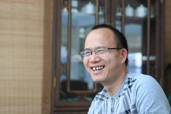 Председатель Fosun Group Гуанчан Смеется Время Интервью Пекине Китай Апреля — стоковое фото