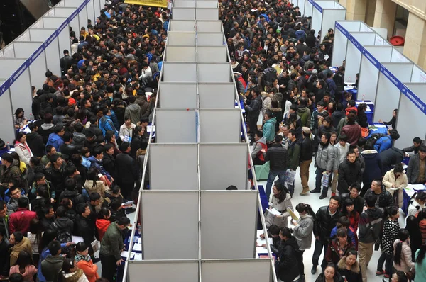 Graduados Chineses Multidão Barracas Uma Feira Emprego Cidade Shenyang Nordeste — Fotografia de Stock