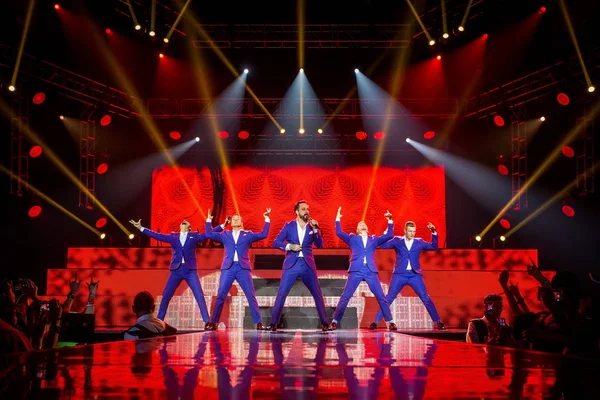 Leden Van Amerikaanse Popgroep Backstreet Boys Uitvoeren Tijdens Hun Concert — Stockfoto