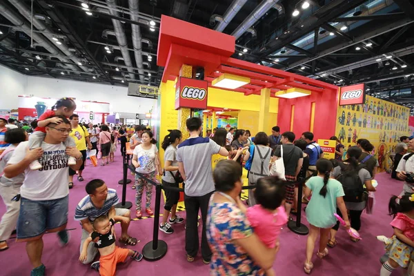 Gente Visita Stand Lego Durante Una Feria Juguetes Beijing China —  Fotos de Stock