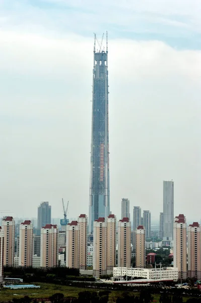 117层的天津117座大厦正在中国天津建设 2015年9月8日 — 图库照片