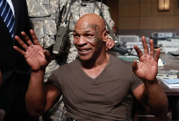 Der Pensionierte Amerikanische Boxer Mike Tyson Posiert Während Eines Medientermins — Stockfoto