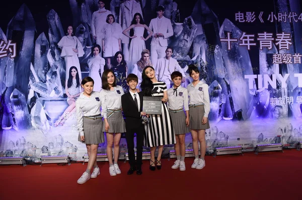 왼쪽부터 여배우 여배우 여배우 여배우 헤이든 쿠오가 베이징에서 타이니 타임즈 — 스톡 사진