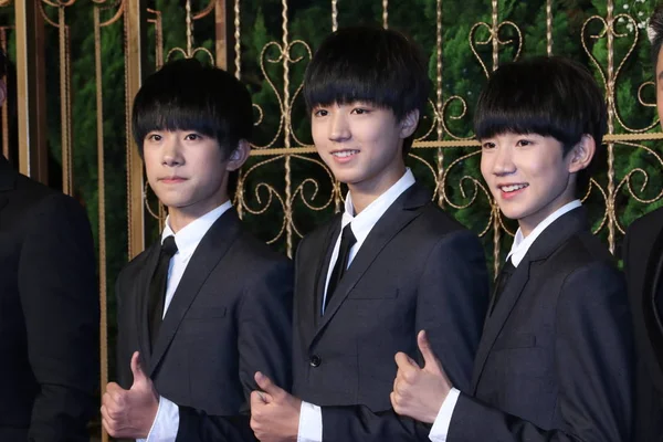 Três Membros Grupo Masculino Chinês Tfboys Chegam Para Cerimônia Casamento — Fotografia de Stock