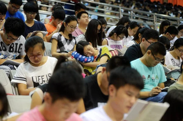 Chinese Graduates Attend Tutoring Session Preparation Annual Graduate School Admission — Stock Photo, Image