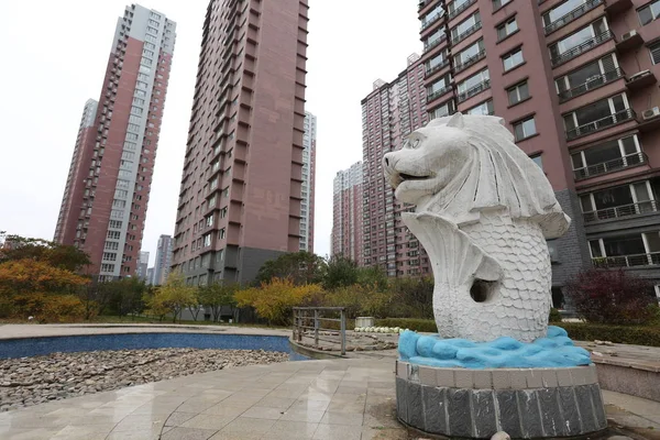 Uma Réplica Merlion Retratado Uma Comunidade Residencial Cidade Shenyang Nordeste — Fotografia de Stock